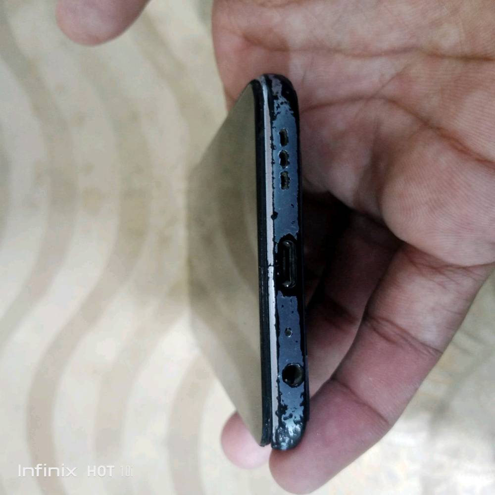 بسعر 100 الف فقط 
Tecno Camon 17 Pro
​شاشة 6.8 بوصة بتردد 90Hz
​كاميرا خلفية 64 ميجابكسل + كاميرا سيلفي 48 ميجابكسل
​معالج Helio G95 ممتاز للألعاب والتصفح
​بطارية 5000 مللي أمبير مع شحن سريع 33W
​السعر: 100 ألف دينار (قفل / غير قابل للتفاوض)
​المكان: كربلاء المقدسة
​للتواصل: ***********