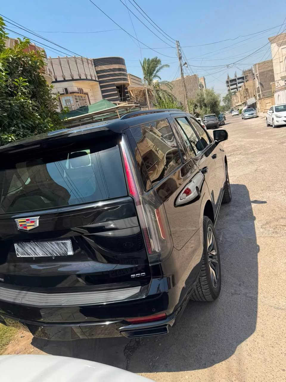 للبيع 
كاديلاك اسكاليد بريميوم لاكجري السياره موديل 2023 ضمان وكالة المنصور كفاله عامه من الشخط و الرصعة السياره كلش جديده 
مواصفات فول 1/1 
بوب شفط 
جكات 
5 كامرات و المرايه الوصطيه كامره 
داخل جملي سقف شامو 
نظام صوتي فاخر نوع  AKG Studio Reference 36 سماعة 
كشنات جلد مع خاصية الدفئه و تبريد و مساج 
3 شاشات 
5 كامرات 
بانوراما 
بصمة تشغيل و ابواب و تشغيل عن بعد 
اضائات محيطيه 
ناضور ليلي 
رادار امامي جانبي خلفي 
باقي المواصفات معروفه يعني دنحجي على كاديلاك مو اي سياره هي اصلا الفئه العاديه مالتها فول مواصفات مقارنه ب سيارات ثانيه 
السياره مكفوله من كلشي و بعدها بداخل ضمان الشركة مكينه و كير السياره ماشيه 61000KM  مكفوله من فتح اي برغي بانزين كله محسن و سوبر دهن كله بالشركة تخم تاير جديد قبل فتره قصيره شديته الها اخوان السياره ابيعها شرط الفحص وين ما يعجبك اني حاضر سياره رقم بغداد بسمي تحويل ثاني يوم سياره مال بيت و ما ناقصها اي شي كلش محافض عليها و على ايدي سعر السياره 71500$ بيها مجال بسيط للأستفسار الاتصال على الأرقام ***********
*********** 
متوفر واتساب و تحياتي للجميع بغداد, العراق
