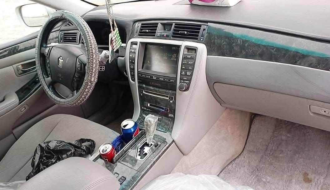 السلام عليكم
شاهينه 2005  قماره فقط 
شاصي 182 سياره ع وضع الشركه مكينه كير حداديه تخم تاير تبريد ثلج 
ارقام انكليزي 
وسنويه ورقم شاصي وملصق سياره جاهزه وجديده السعر 40 
مكان السياره ميسان 
***********
