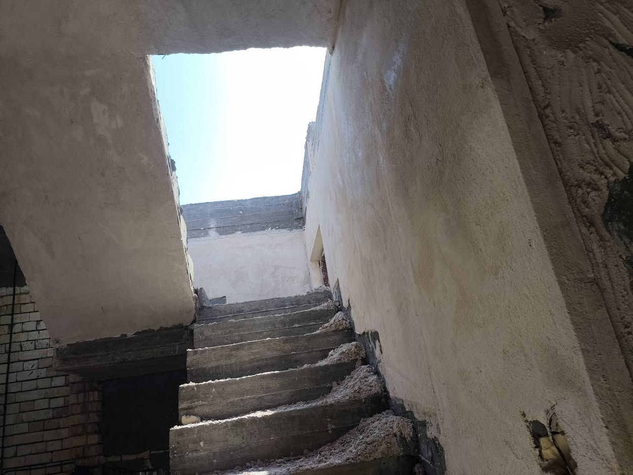السلام عليكم عمل لبخ داخل النجف فقط نشتغل باليوميه بالمتر بالمگطوعه اسعار المتر
1.تصفير مساطر سمنت المتر 6الاف 
2.جص المتر 6الاف 
3.لط فقط المتر الفين 2
4بورگ المتر 3الاف 
او الله يرزق الجميع للتواصل ***********
