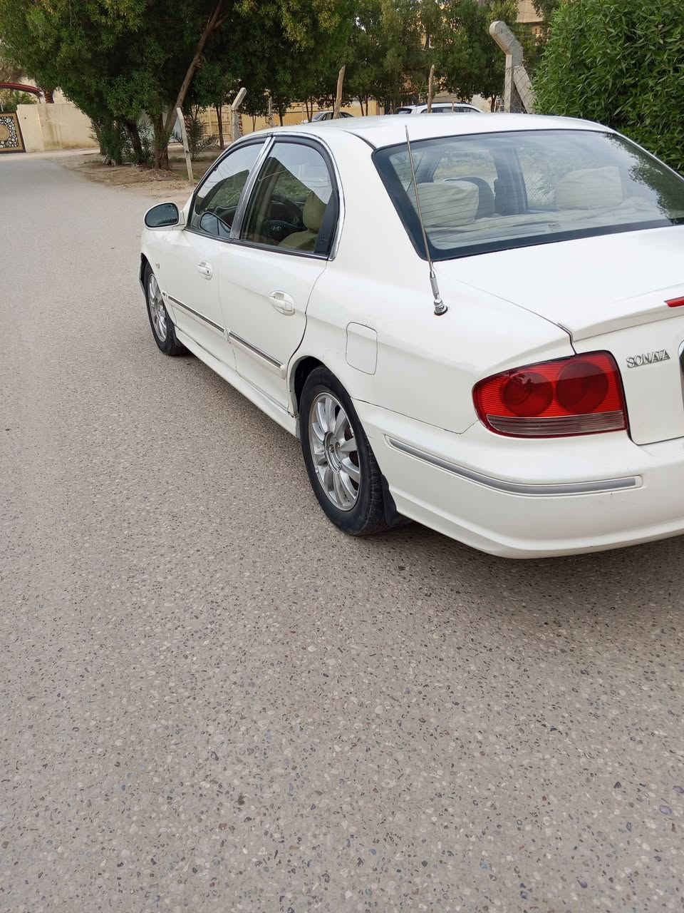 السلام عليكم من رخصه الكروب المحترم سوناتا موديل 2005 مكينه 2000 كير اوتوماتيك حداديه تخم تاير تبريد شغال رقم مثنى السنويه لل 2029 تحويل مباشر السيارة مصبوغه عام للجماليه بالعافيه عل ياخذه السعر 57 رقم الهاتف *********** ما متواجد على الفيس

