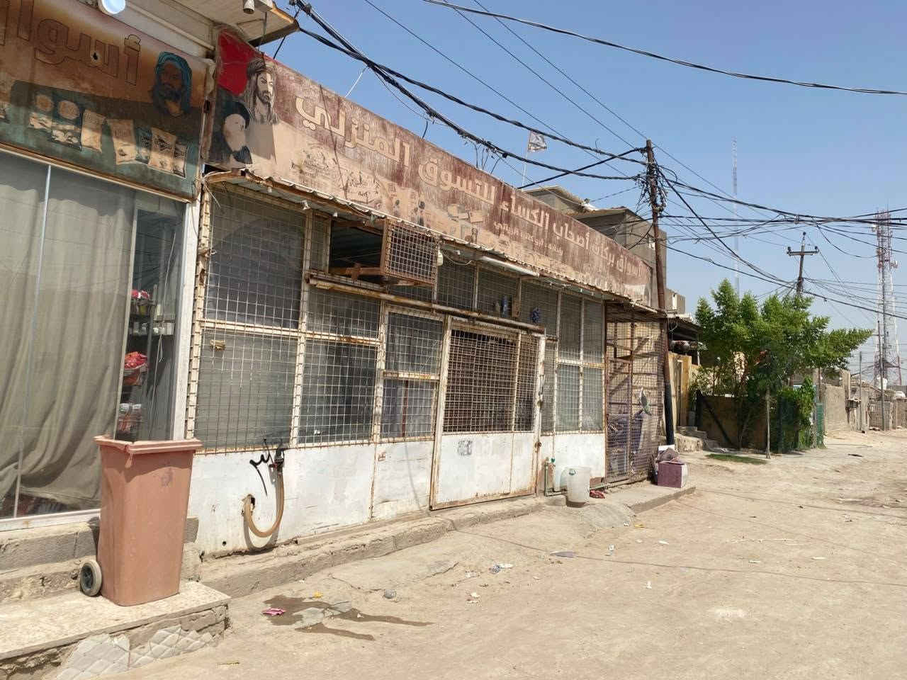 اسواق للبيع في النجف حي الرحمة مقابيل شهيد الاول على صفحة البيوت اسواق تشتغل دخلهة زين مع مخازن والمخزن مجهز  بي ميوزة مال مخضر  السعر 7ملاين وبيهة مجال للاستفسار الاتصال على رقم ***********
