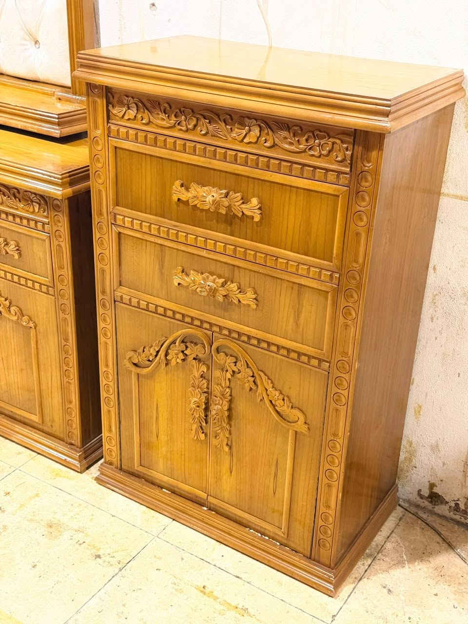 عرض خاص ومغري للعرسان  ( شغل توصي ثقيل)استخدام شهر
توفر لدينا من جديد غرفه صاج 6 أبواب ملحق شغل درجه اولى توصي 5ملم فول نظافه 💯💯 نقش زان توج زان  💥 فصال حديت 
للاستفسار وتساب *********** مباشر ***********🌹 
ومستعدون لشراء الغرف النوم المستعمله و الكناتير 🌷
