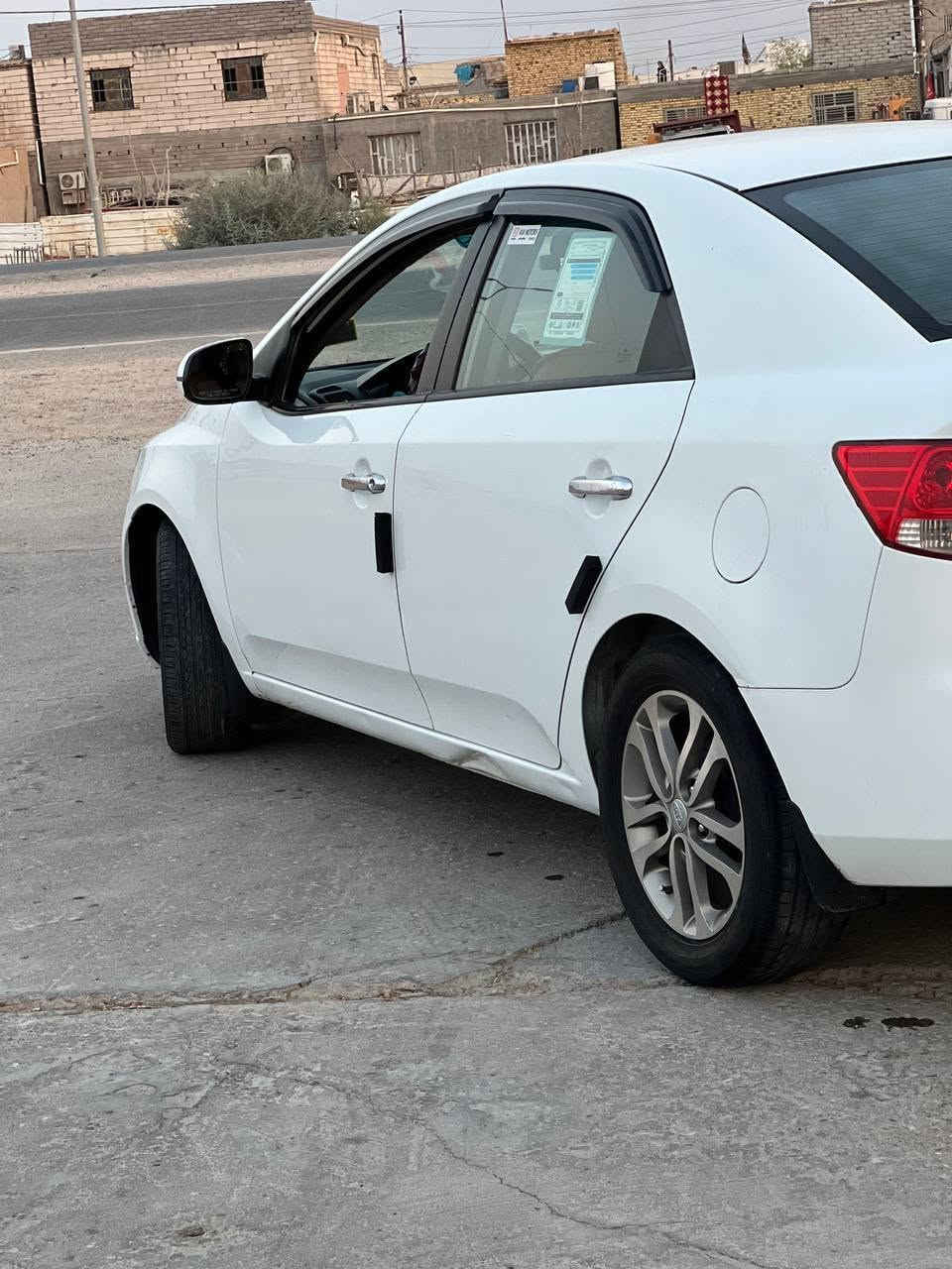 ⭐سيارة للبيع ⭐
السلام عليكم   
نوع السيارة؛ كية سيارتوا خليجي
اللون: ابيض 
رقم: اربيل 
تبريدها: شغال 100%
المديل؛2012 
المكينه: 1600دوش 
القير: أتوماتيك
ملاحظه: سيارة مكفوله من الضربه بيه شبر بارد وطخات بسيطه وسيارة جاهزه 
مكان السيارة: ذي قار /الجبايش 
السعر: 97ورقه والشراي بخدمته 
الرقم للتواصل:***********
وبيه واتساب واني بخدمتكم
