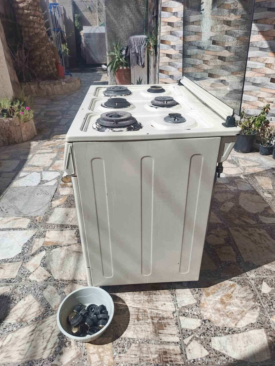 طباخ مستعمل شي قليل كامل مكمل كلة شغال من ناحيت لبنكات ول كهربائيات رايدة ب٣٥٠ وبي مجال ***********
