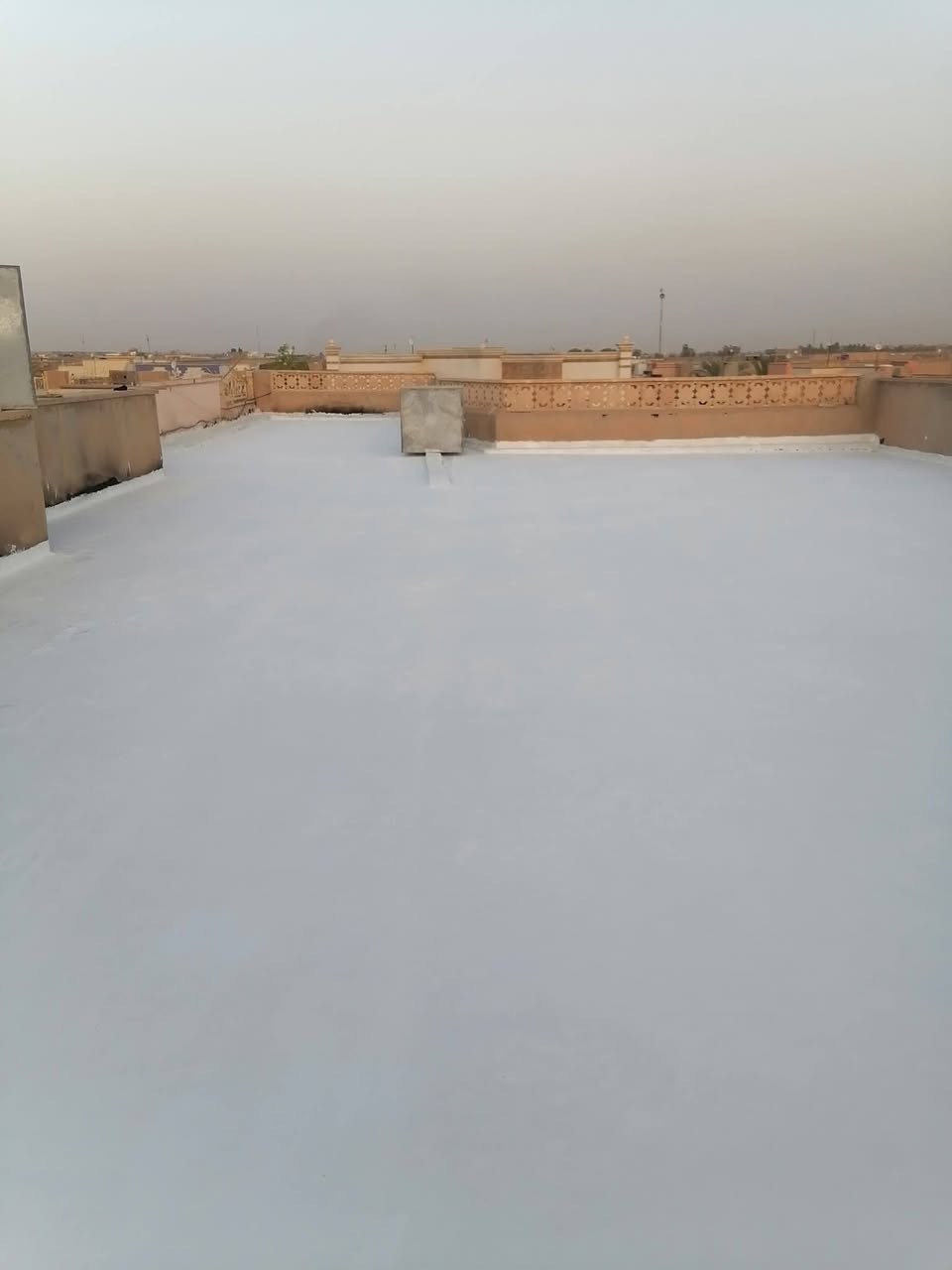 تجهيز سطوح بعمل الماده العازله عن تسرب الماء و الرطوبه وعازل للحراره قبل بدايه الشتاء 
شغل ضمان للتواصل ***********   أو خاص
