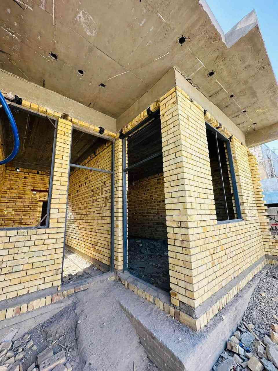 🏡 دار للبيع – هيكل مسقف كونكريت

📍 الموقع: شارع دبي، قرب مدرسة القمة الأهلية
📐 المساحة: 120 م
🏠 الطابق: طابق واحد

تحتوي الدار على:
🛏️ غرفة
🛋️ صالة
🍽️ مطبخ
🚿 صحيات
🌤️ منور
🏡 استقبال

💰 السعر: خاص

للاستفسار والتفاصيل:
📞 ***********

✨ فرصة مميزة للسكن في موقع قريب من الخدمات.
