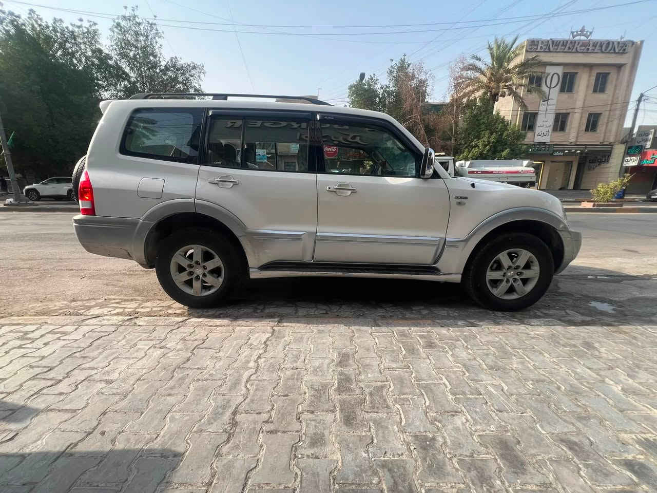 لسلام عليكم 
سيارة باجيرو 2007 
السعر 8500$ وبيها مجال 
سيارة موجودة عدنا من 2009 سيارة بيت سنوية عظم رقم صدامي 
لون ابيض 
بدون حادث وبدون صبغ
محرك 3800 جديد مشدود 
سيارة ما ناقصها شي نهائي
تبريد ثلج 3 قطع 
كامرة خلفية شاشة + حساسات خلفية 
7 راكب 
مري شفط
كشنات مخمل بدون فتحة وارد كويتي الملا 

مكان السيارة بغداد العامرية 
للاتصال / ***********
