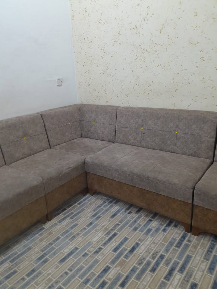 بيع مستعجل ديوان مع الميز البلازمة ب ١٥٠ الف للتواصل معنا  ***********
