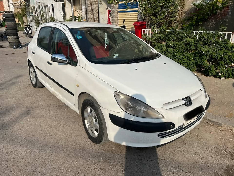 بيجو فرنسي ٣٠٧ موديل ٢٠٠٥
كير اوتماتيك 
مكينه ١٦٠٠ نضيفه لاتبخير ولاتنقيص 
حدادية كهربائيات كلهن جاهزات دواخلها نضيفه باتري جديد كوري ٦٢ امبير
سياره جاهزه ماناقصها شي 
شاشة مع كاميرا خلفية
رقم بغداد مشروع وطني 
سياره داخله هزه وابسمي وشرط التحويل
تبريد شغال
كهربائيات لايتات مراوح ماسحات زراكات كله شغاله
مشط ستيرن كهربائي 
بيها كب وبيها سبير
سنتر لوك شغال واسويج ثاني احتياط
سياره لون ابيض
المكان بغداد الحرية
سياره ب 45 $  وبيها مجال للطيبين 
الرقم ***********
