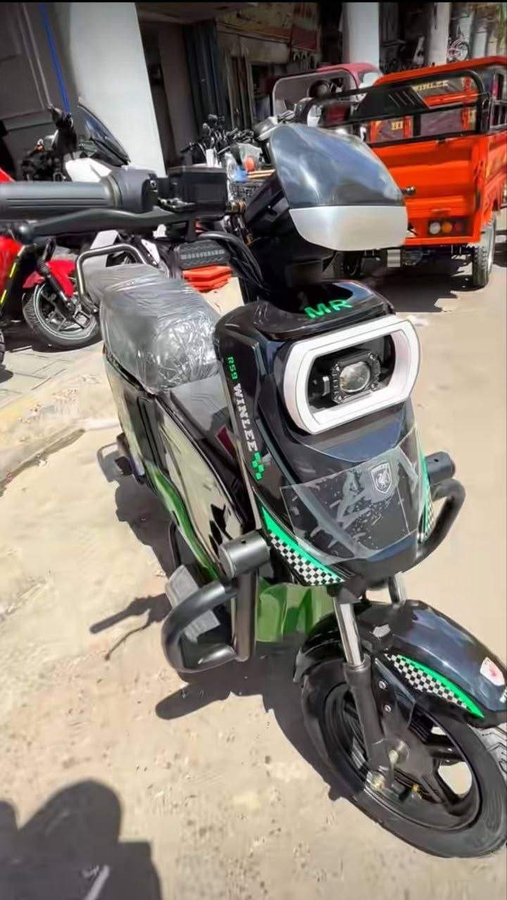 ار ٩ اس • ٥ بطاريات • بلوتوث