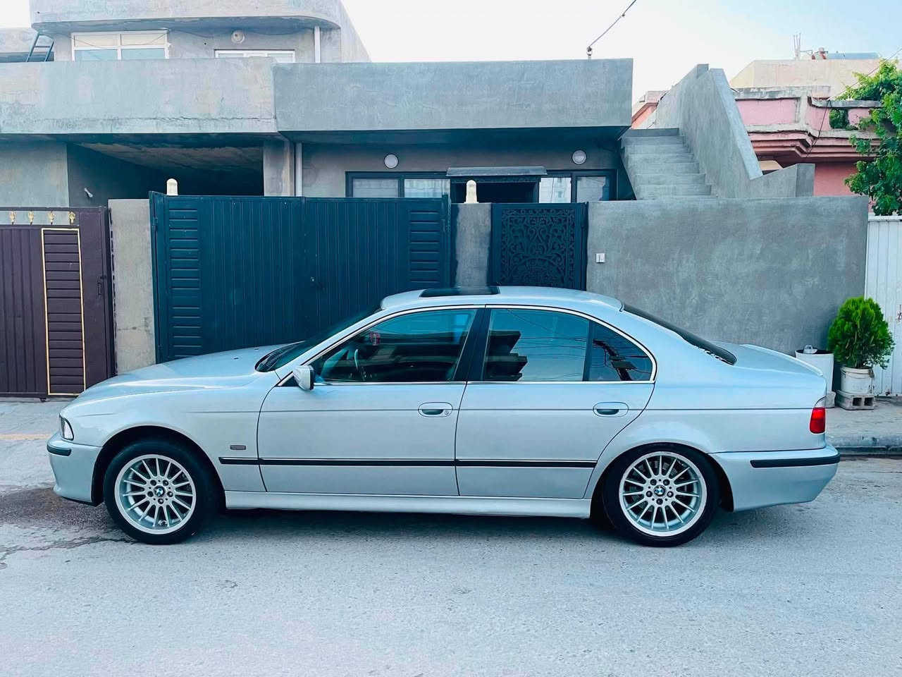 Bmw E39 * 528 ** 1999✅
Mobile / *********** 📞 Wats app
**  **  **  **  **  **  **  **  **  **
❌تکــایە ئەگەر مشتەری پەیوەندی بکە بە خــاوەنیەوە
لە نامە و کۆمێنت معــامەلە مــەکە❌

جۆری سەیــارە / بـــی ئێــم دەبلیو E39⚡
حەجمــی مەکینــە / ٥٢٨🔶
 مۆدێـــل / ١٩٩٩ ♦️
 ئاڕم پلاستیک ⭕
ئاڕم و ئەوەلیــات بــەشەرت👌
 غەرامە و پاکانە بــەشەرت📟
 مواسەفات/ 
سڵاید
دەبڵ گێـڕ 
کوشن جڵــد
 فۆڕمیکا
سوکان ڤۆلیۆم و شاشە ئایپـاد
 ئـاوێنە کارەبایی
 تــەبرید سارد و گەرم مەزبوت
 چوار تایــەو ویلی لۆک
 گێــڕ و مەکینەی لۆک
بێ دەعم و لێدراو
حیــزام بۆیاغ بۆ جوانـــی
 سەیارەکە چرکەی تیانیــە و  سەیارەی ماڵە هی مەعرەز نیە و بۆ مەسرەف مەگەڕێ
بەرەو ڕو زۆر لە وێنـــەکان جوانتر نەبوو پارەی ڕێگات ئەدەمەوە

⭕بۆ نرخ و زانیــاری زیاتر پەیوەندی بکــەن بە خاوەنی👇

ژ.م خــاوەنی☎️ / *********** 📞 واتس ئەپی لەسەرە
ناونیـشــان / پیرەمەگرون📍
