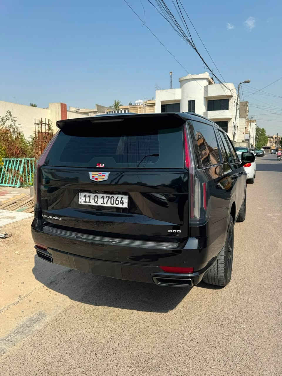للبيع | كاديلاك إسكليد خليجية 2021 وكالة المنصور مغلفة PPF ماشية 90 الف
المواصفات:

* محرك V8 سعة 6.2 لتر بقوة 420 حصان.
* ناقل حركة أوتوماتيك 10 سرعات.
* نظام دفع رباعي (4WD ، 2WD).
* نظام التعليق الهوائي Air Ride.
* نظام Magnetic Ride Control.
* جنوط قياس 22 إنش.
* إنارة LED أمامية وخلفية.
* تشغيل بصمة (Keyless Entry & Push Start).
* ريموت ستارت.
* شاشة وسطية OLED قياس 16.9 إنش.
* عدادات رقمية OLED قياس 14.2 إنش.
* شاشة معلومات للسائق 7.2 إنش.
* Apple CarPlay وAndroid Auto.
* نظام ملاحة GPS.
* بلوتوث وUSB متعدد.
* شحن لاسلكي للهاتف.
* نظام صوت AKG فاخر.
* شاشة عرض على الزجاج الأمامي (Head-Up Display).
* كاميرات 360 درجة.
* كاميرا خلفية مع خطوط توجيه.
* حساسات أمامية وخلفية.
* نظام ركن أوتوماتيكي.
* مثبت سرعة ذكي (Adaptive Cruise Control).
* المحافظة على المسار.
* التحذير من الاصطدام الأمامي.
* الكبح التلقائي في حالات الطوارئ.
* مراقبة النقطة العمياء.
* تنبيه حركة المرور الخلفية.
* مقاعد جلد فاخرة.
* تحكم كهربائي كامل بالمقاعد مع حفظ الذاكرة + مقعد هزاز.
* تبريد وتسخين للمقاعد الأمامية.
* تدفئة للمقاعد الخلفية.
* تدفئة للمقود.
* فتحة سقف بانورامية.
* إضاءة داخلية محيطية متعددة الألوان.
* ثلاث صفوف مقاعد.
* دخول ذكي بدون مفتاح.
* تكييف أوتوماتيك ثلاثي المناطق.
* زجاج عازل للحرارة والضوضاء.
* السيارة متروسة موصفات ولااسكليد معروف بمواصفاتة تكدر تبحث وتشوف بقية المواصفات

بقية التفاصيل خاص بل نسبة للسعر سعرها 60 الف قفل مكاني بغداد للاستفسار ***********
