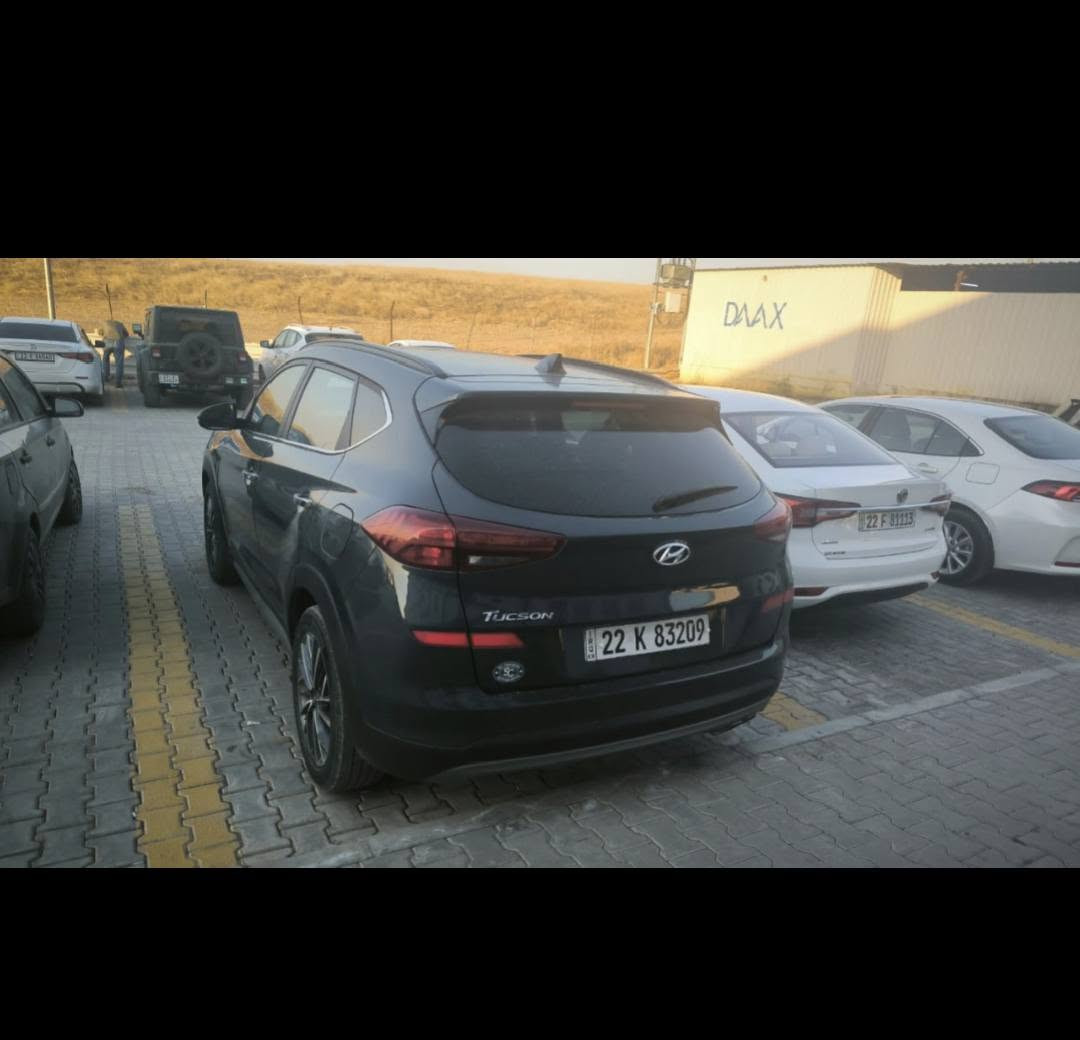 توسان موديل 2021 وارد امريكي فول المواصفات  ماشيه 120 Km السعر 190$ بيها مجال بسيط ***********

نص مكتوب في الصور:
- BidFax.info