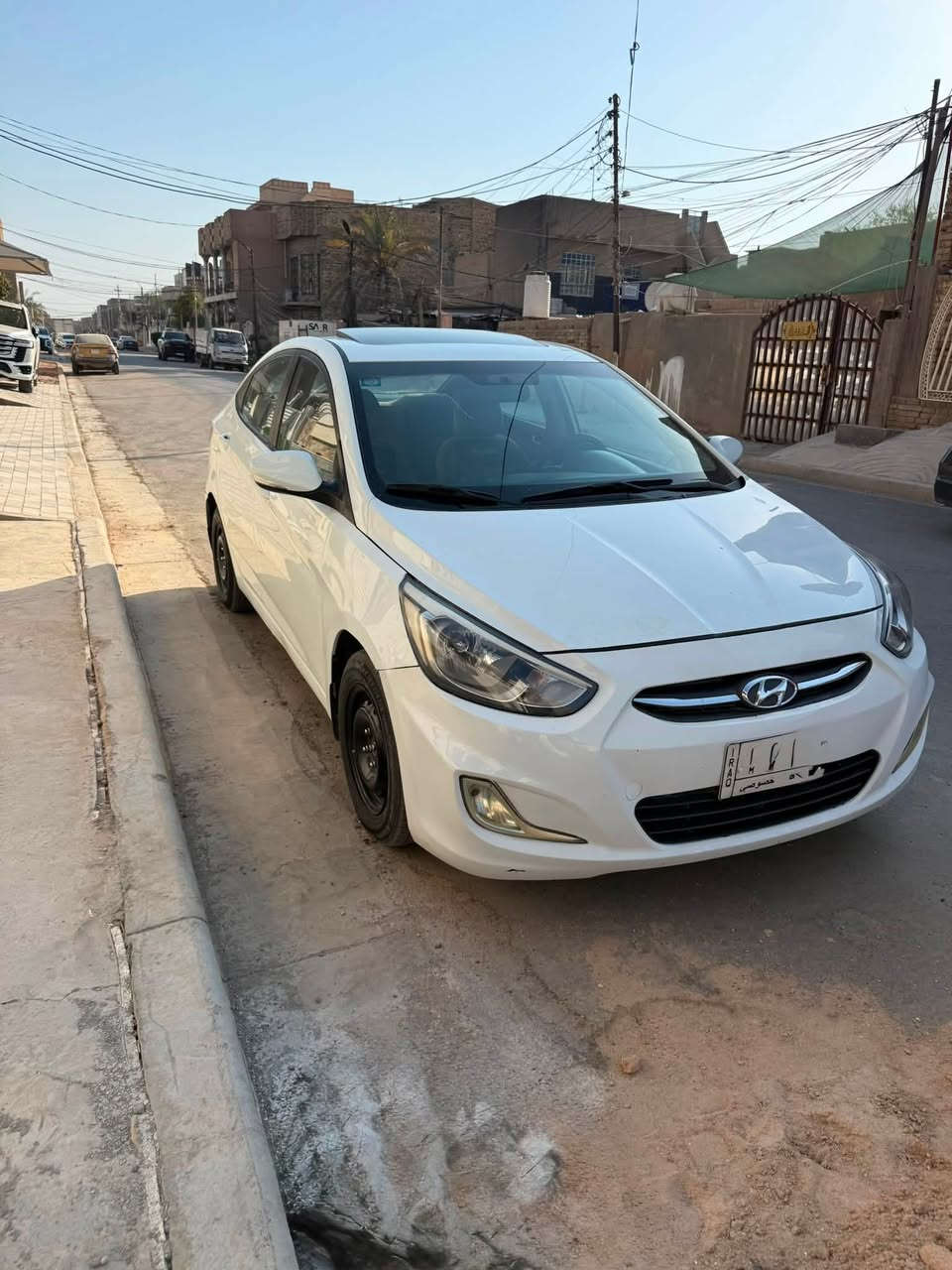السلام عليكم
اكسنت ٢٠١٦ خليجي 

محرك ١٦٠٠ / فتحة سقف 

بيها باب  جهة الصدر صبغ وحافة الجاملغ 

رقم بغداد 

ماشية ١٢٠ 

السعر ٩٥ ورقة وبيها مجال 

للاتصال : ***********
