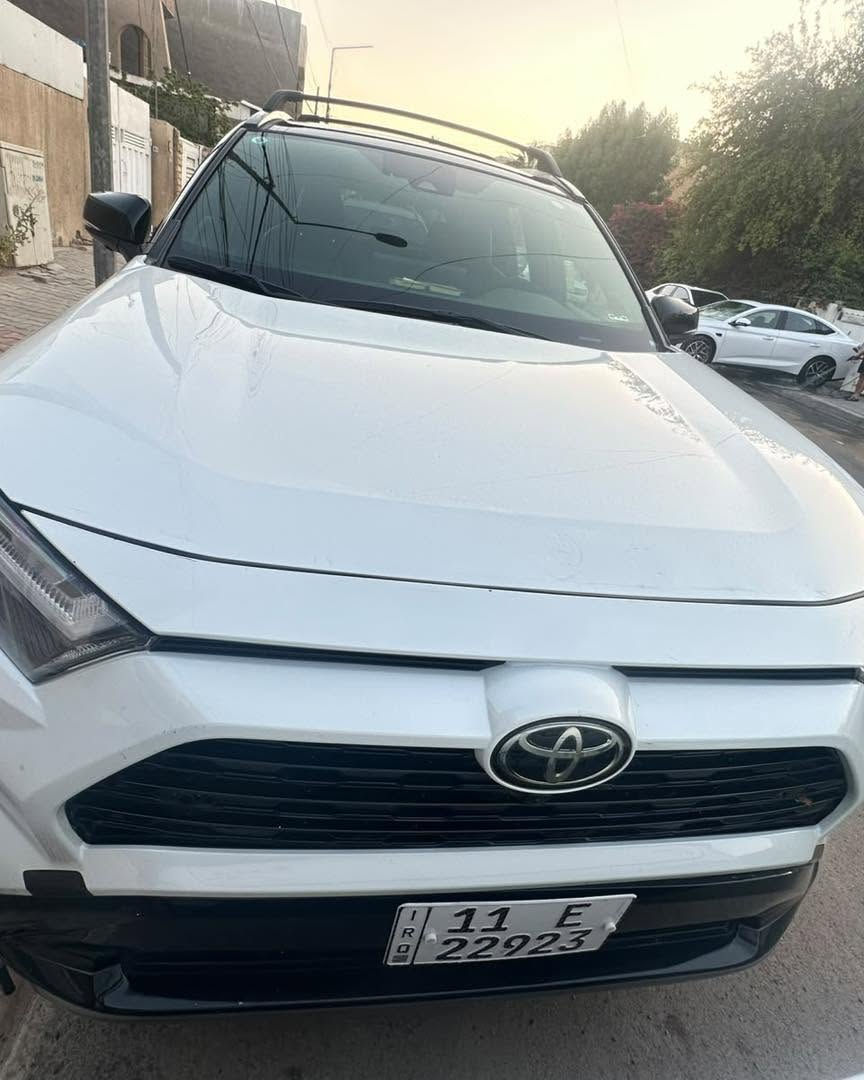 راف فور هايبرد xse(فول مواصفات) للبيع او مراوس مع كورلا 2025 حصراً ماشيه قليل 
موديل ٢٠٢5
لون ابيض صدفي تو كلر 
السعر 265
ايرباك دركه والجوا 
ماشية 26 الف (كيلو) قابل للزيادة
المواصفات
رادارات امامي وخلفي
بانوراما
نظام صوت JBL
٥ كاميرات(تصوير السيارة ٣٦٠درجة)
تشغيل عن بعد
ترحيب
دخول ذكي
شاشة كبيرة
كشنات جلد
الجنطة الخلفية كهرباء(تفتح بالقدم)
تدفئة وتبريد بالكشنات
تدفئة ستيرن
كاميره بالمرايه الخلفية
كشافات امامية
وهواي مواصفات بعد
المكان
بغداد/ الوزريه 
رقم صاحب السياره 
 *********** متوفر واتس اب
