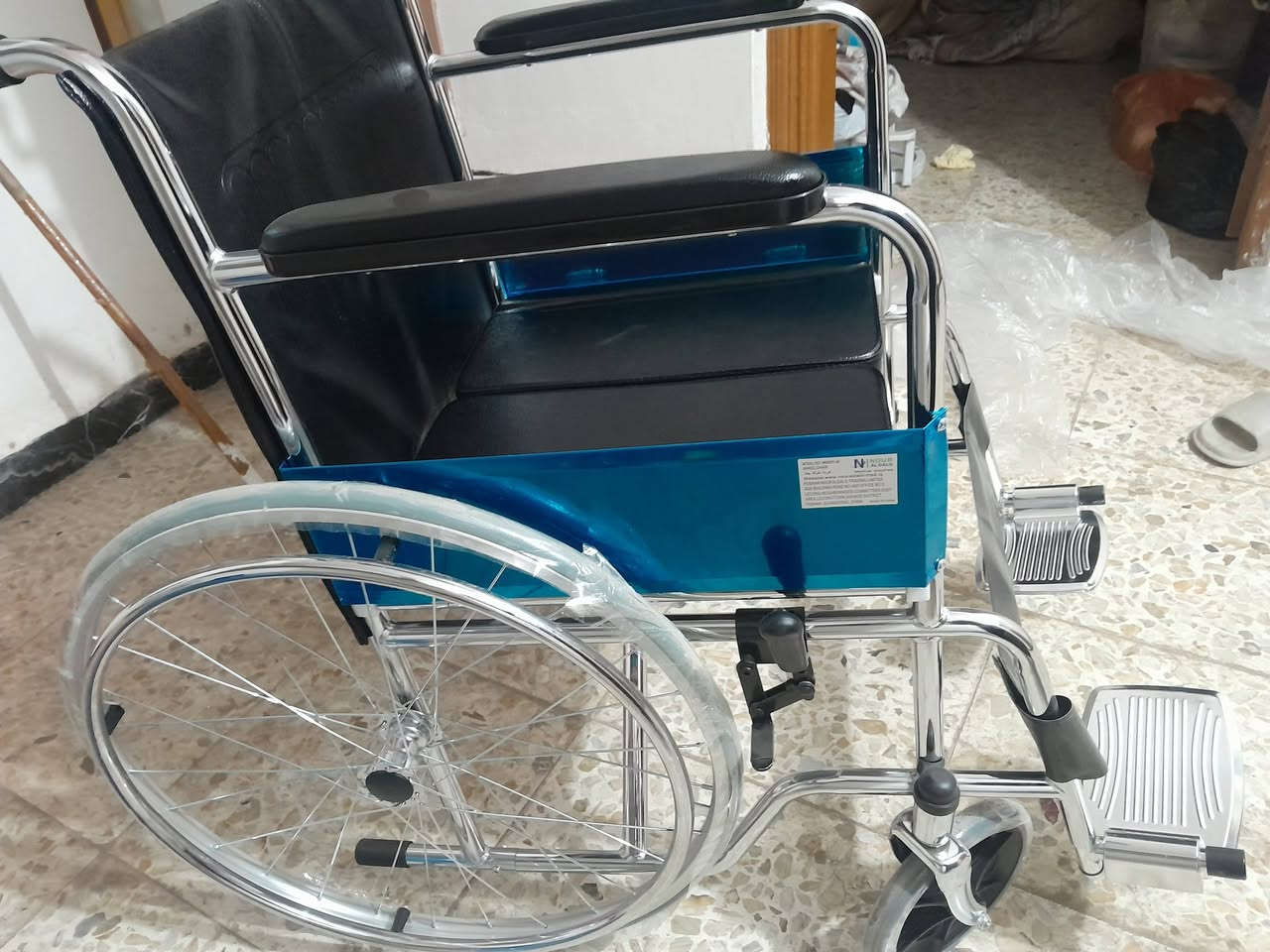 عربانه معوقين كبار السن جديده مامستخدمه بالجيس تطبك وتنحط بالسياره كامله سعرها ١٠٠ قفل النجف الرقم ***********
