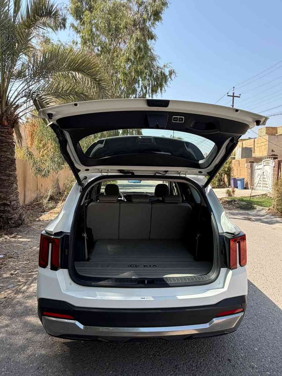 السلام عليكم للبيع كيا سورنتو
2025 كفاله عامه 
ماشيه 45الف 
ويل 20 
داتا شو 
دبل كامره 
سته سلندر 
سبعه راكب 
السعر 295 $وبيها مجال 
رقم بغداد بسمي تحويل مباشر 
التواصل 
*********** 
العنوان بغداد
