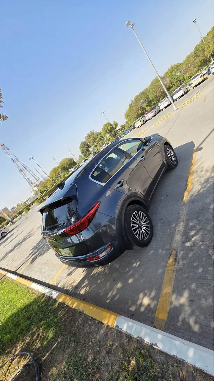 كيه سبورتج موديل 2019 
مواصفات EX 
حادث السياره بنيد فقط بدون داخل. 
مواصفات فول فتحه بنروما + صندوق كرباء
كشنات هيتر. + دبل اكسل 4x4 
رادار امامي خلفي + حساس امامي خلفي 
مرايه شفط + كشنات جلد + كهرباء
وارد كوري السياره مبيها اي نقص هزه وفحص جديد 
رقم تلفون 
*********** أربيل, العراق
