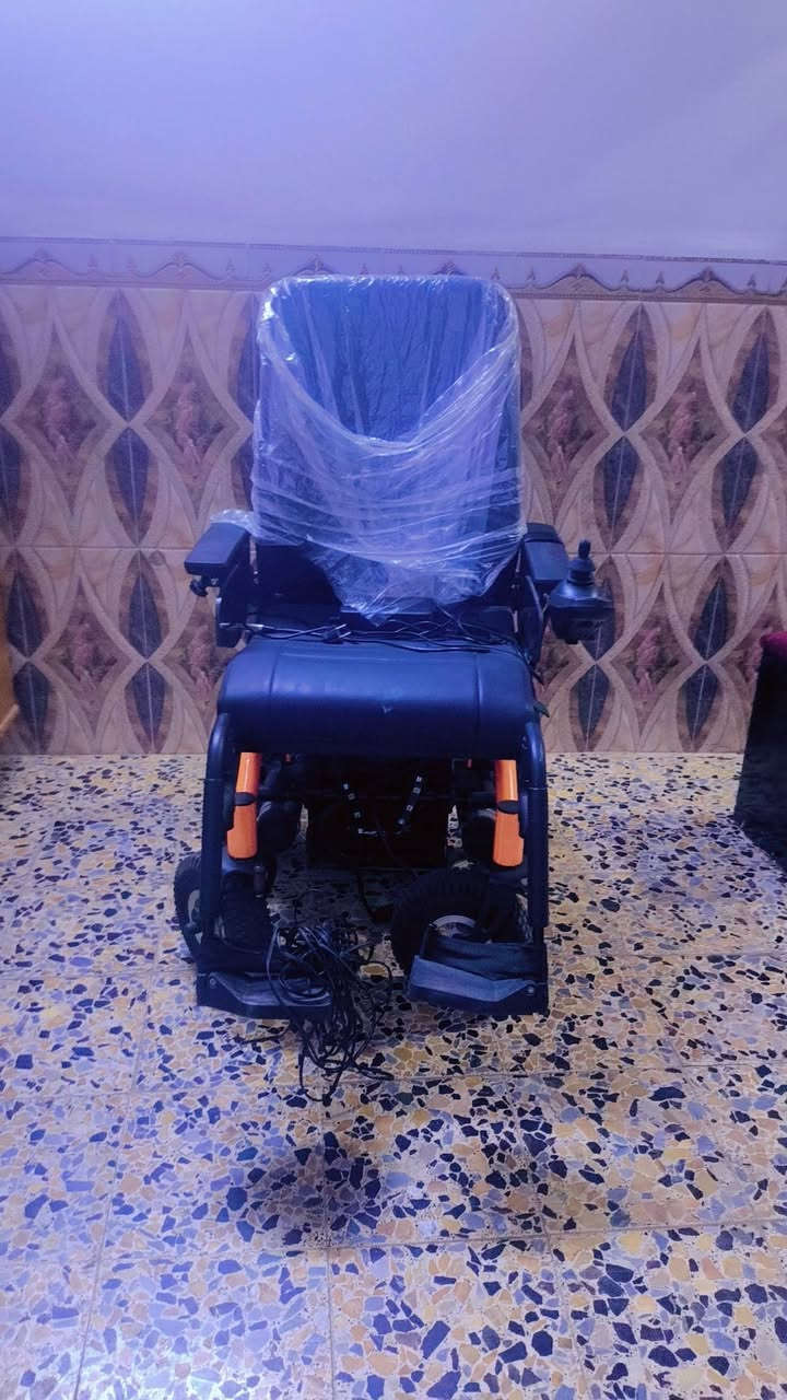 عربانه شحن للبيع  جديده ممستخدمه 
عوزه باتري  وشرط الفحص ***********النجف السعر 400وبيه مجال
