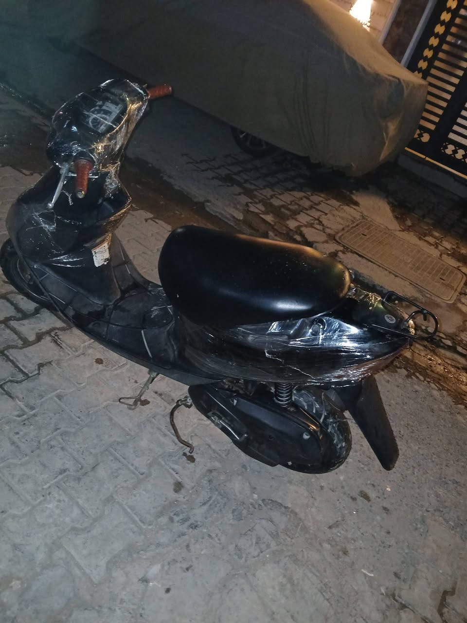 سلام عليكم البيع دراجه ساسوكي ٦٠ دراجه حلوه مجفته تجفيت  جديد كاعد تسحك بعده دراجه تشغل سلف وهندر دراجه مال بيت بس باتري مالته تعبان سعر دراجه ٢٢٥ الف وبيه مجال بسيط مكاني ساحه عدن للاسفسار على رقم *********** دراجه بيه مفتاحين بلاديات
