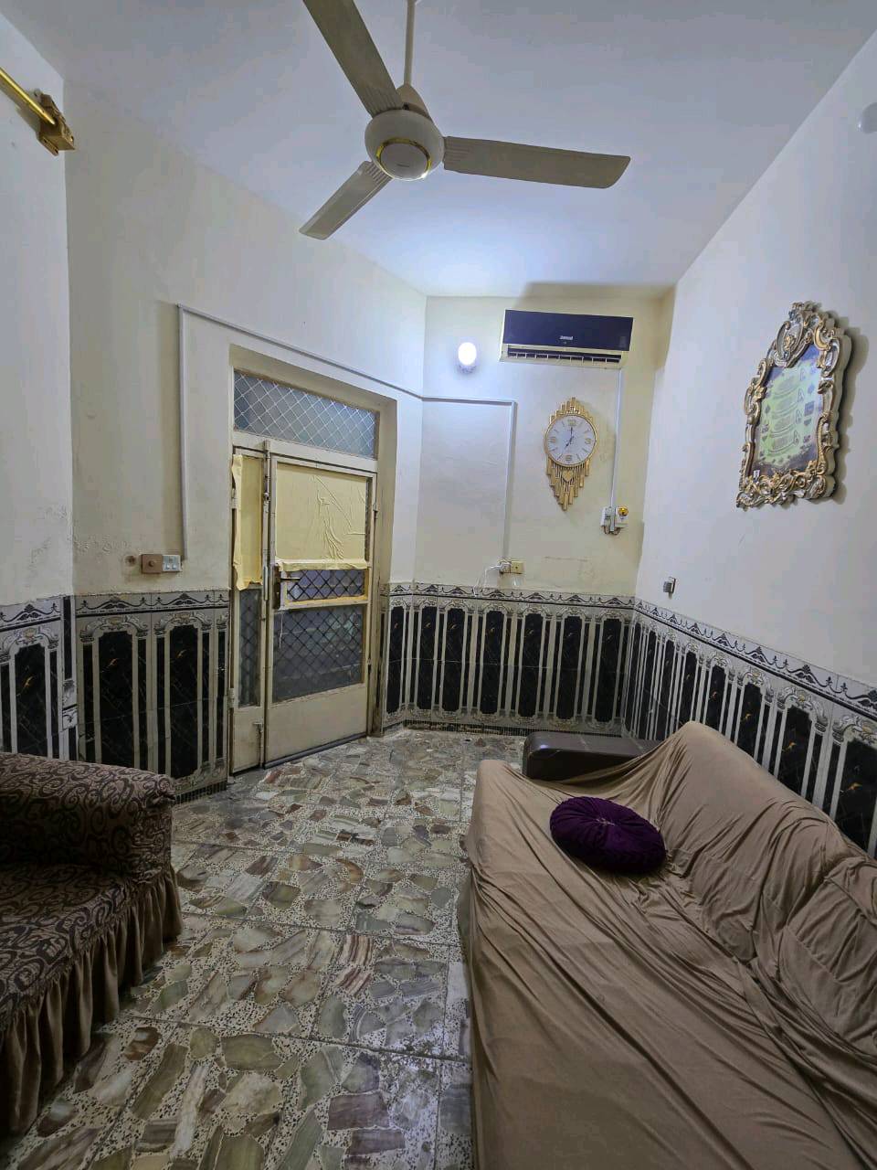 بيت مبادرة ، ١٠٠م مسلح ،  استقبال ، غرفة نوم صالة كبيره مطبخ ، بيتونه ، سطح ، صحيات ٢ ، محافظة الديوانية، حي الزهراء  خلف مضيف الرواجح . 
٦٠ مليون وقرض المصرف العقاري يبقه علي جاي يستقطعون من راتبي 
***********