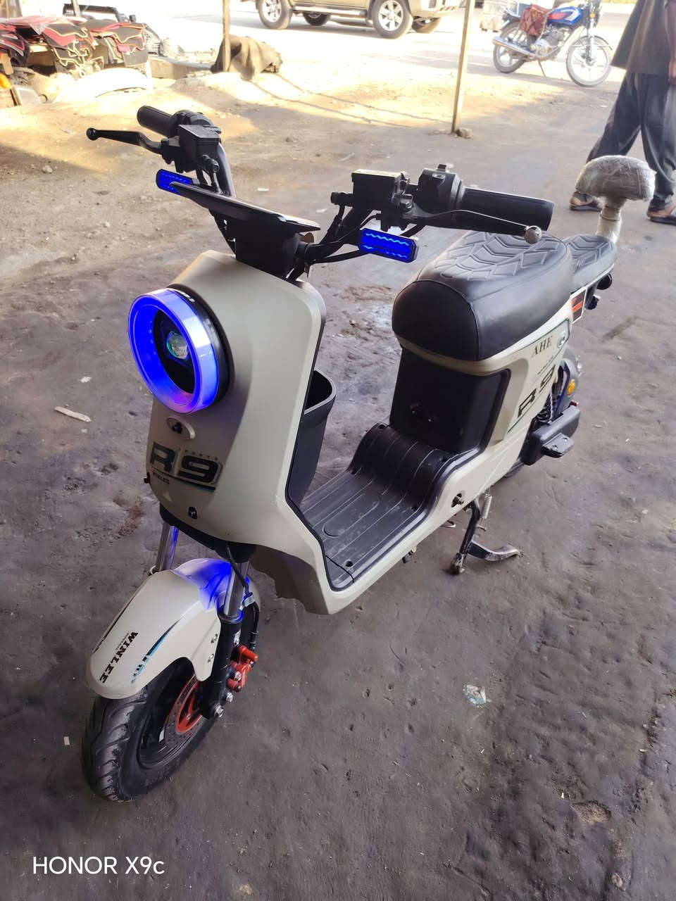 بايسكل شحن للبيع 2025
اخو الجديد السعر 400 وبي مجال

مكان بلدروز

📞 ***********

