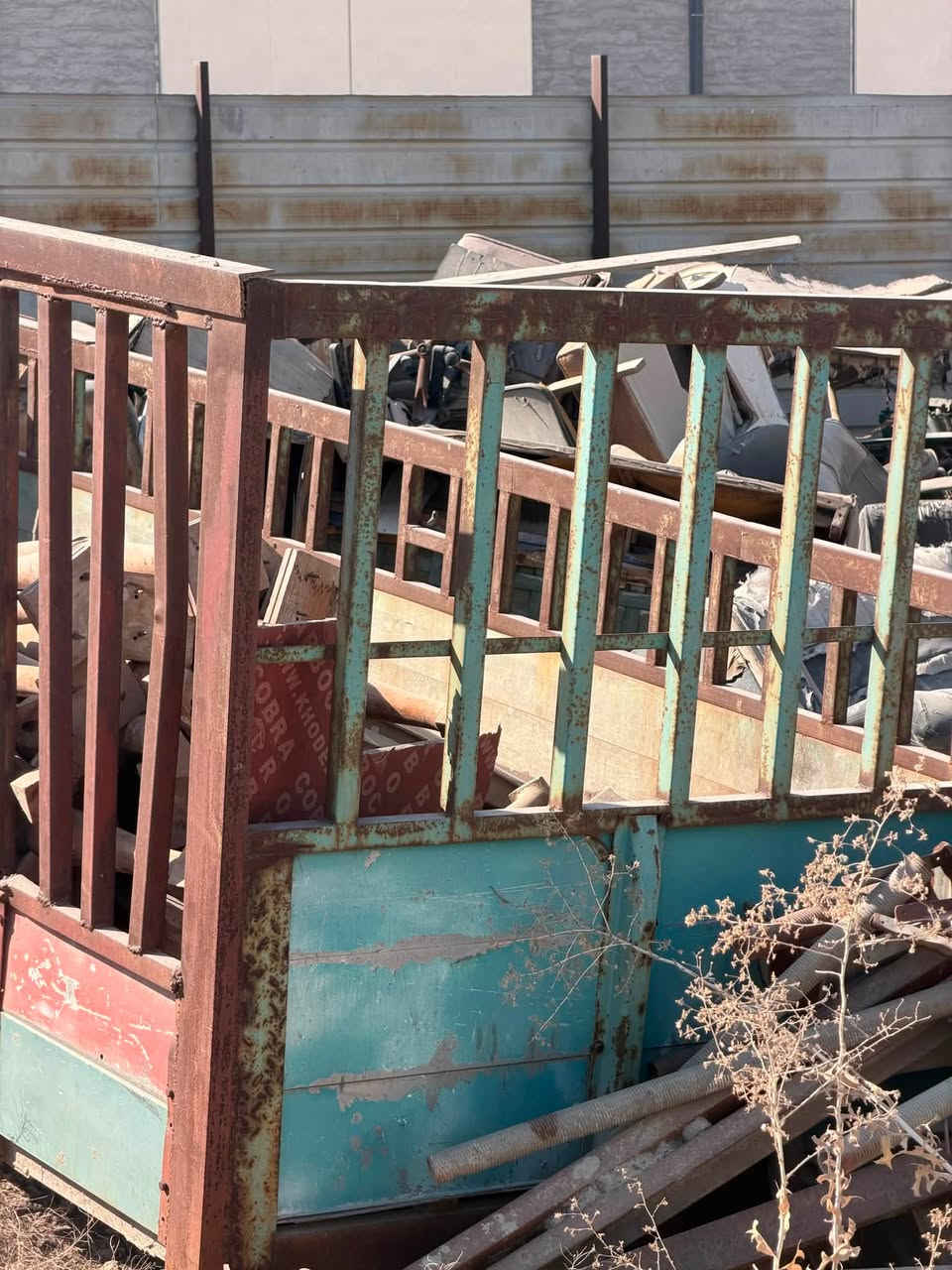 بدي للبيع مال البه صغيره بسعر ٥ اوراق كامل وجاهز مكانه بغداد التاجي جسر المصابيح للاستفسار ***********
