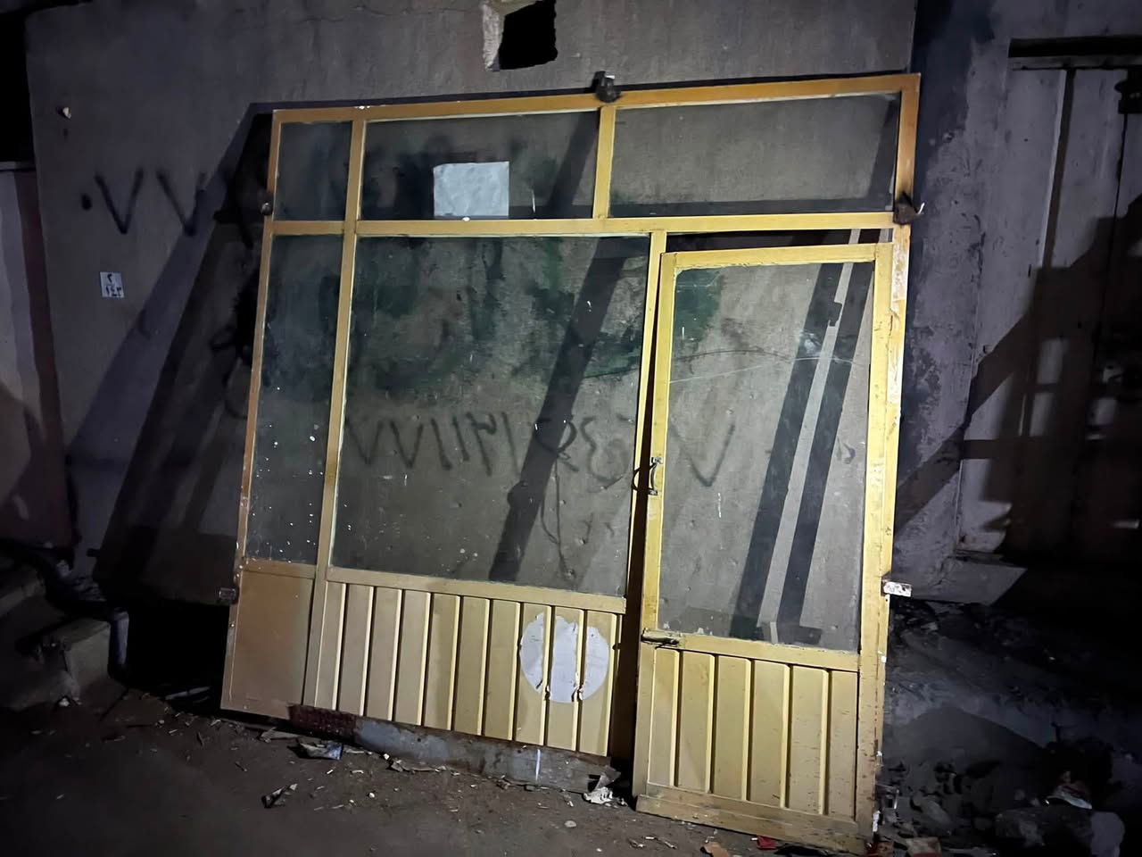جامخانه ألمنيوم وجامخانه حديد للبيع بسعر مناسب الاتصال ع الرقم ***********

