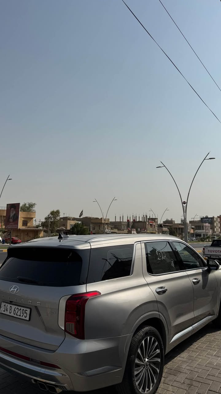 السلام عليكم 
للبيع هيونداي بلسايد 2024 وارد كوري فول اعلى مواصفات بالبلسايد بيهة 3 قطع جاملق وبنيد وباب الباقي كفالة رقم بصرة تحويل ثاني السيارة حيل جديدة ماشية ١٢ الف كيلو وجاهزة ما بيهة اي نقص 
مواصفاتها 
كشنات جلدVip وتدفئة وتبريد ومساج 
عينة دجتل 
مراية وسطية كامرة 
وضعيات قيادة 
تبريد مركزي 
داتاشو (عداد بالجامة الامامية ) 
وبعد بيهة هواي مواصفات 
السعر ٢٤٠ وبيهة مجال وبالعافية على الياخذها 
*********** البصرة, العراق
