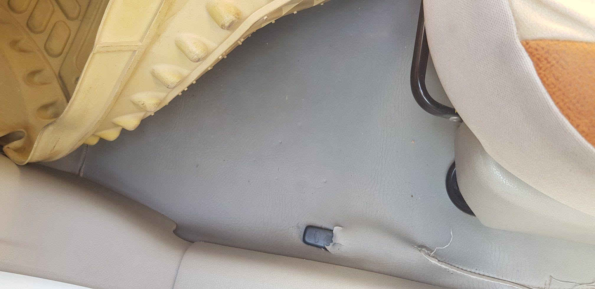 السلام عليكم..
سني 🚘 2024 🚘 اربيل ماشية 33 ألف جديدة جداً كفالة عامة.
💥سنوية بأسمي💥
السيارة مكفولة كفالة عامة على وضعية الشركة مدوشمة كشنات وارضية وصندوك درجة اولى كبات ممطبوكَة وسبيرها منازل حتى الدعاميات مابيها ولا شخط واحد.
مواصفات..
شاشة أبل كار بلي..كاميرا..حساس خلفي..سبايدر..دبل ايرباك..جام 4 أوتو..تبريد قطعتين..كشن جك..تحكم ستيرن جهتين..اشاير بالمري والمري كهرباء..يدات نيكل..بلوجكتر أصلي..ويل اسود حجم 15..تجاوي خلفية متحركة..داخل بيجي..مانع انزلاق..( الوكالة او التحويل مجاني ) عنواني الاعظمية ☎️ ***********. بغداد, العراق
