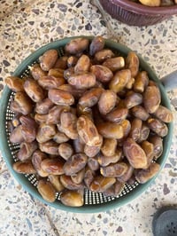 تمر أم الدهن • النص ونص • أقل طلب ١٠ كجم