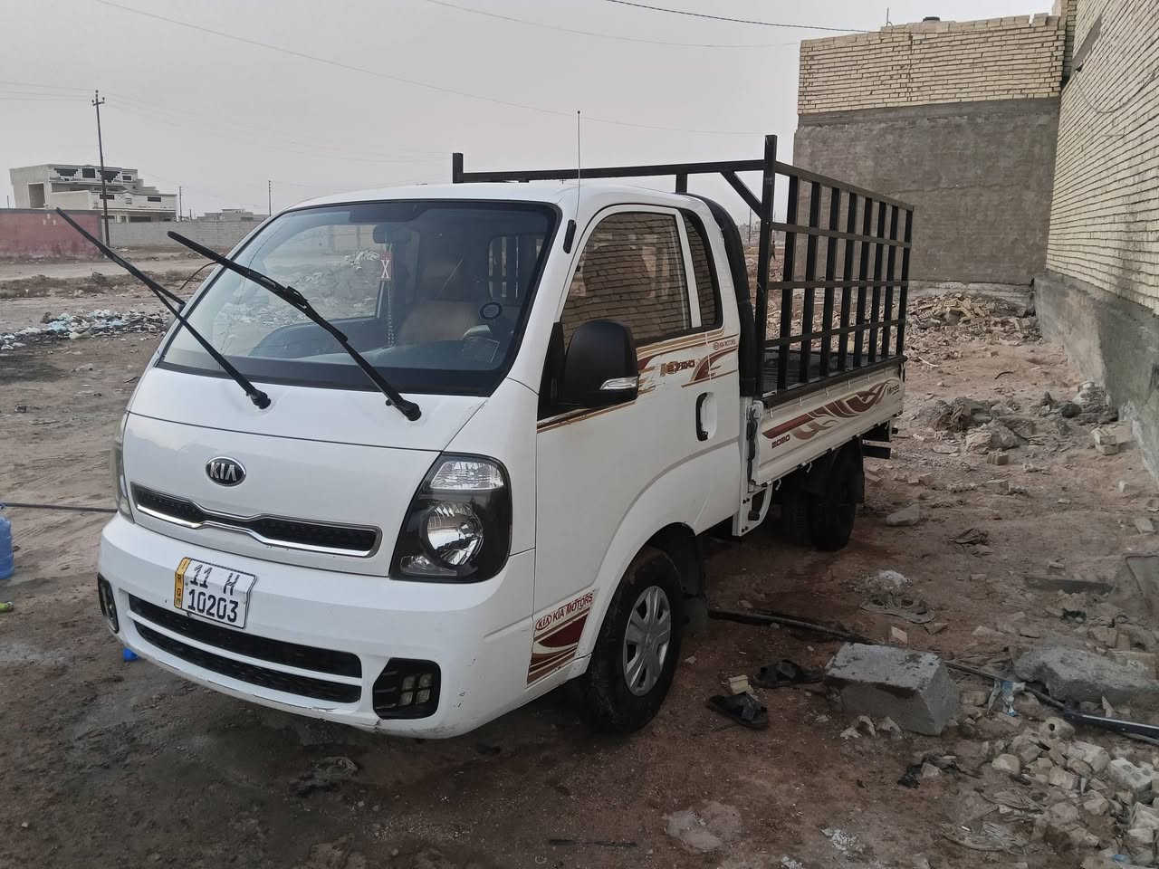 السلام عليكم 
للبيع
كيا حمل 2700 موديل 18 رقم بغداد 
سياره نظيفه سعرها 115
للاستفسار  ***********
مكان السياره الشعب
