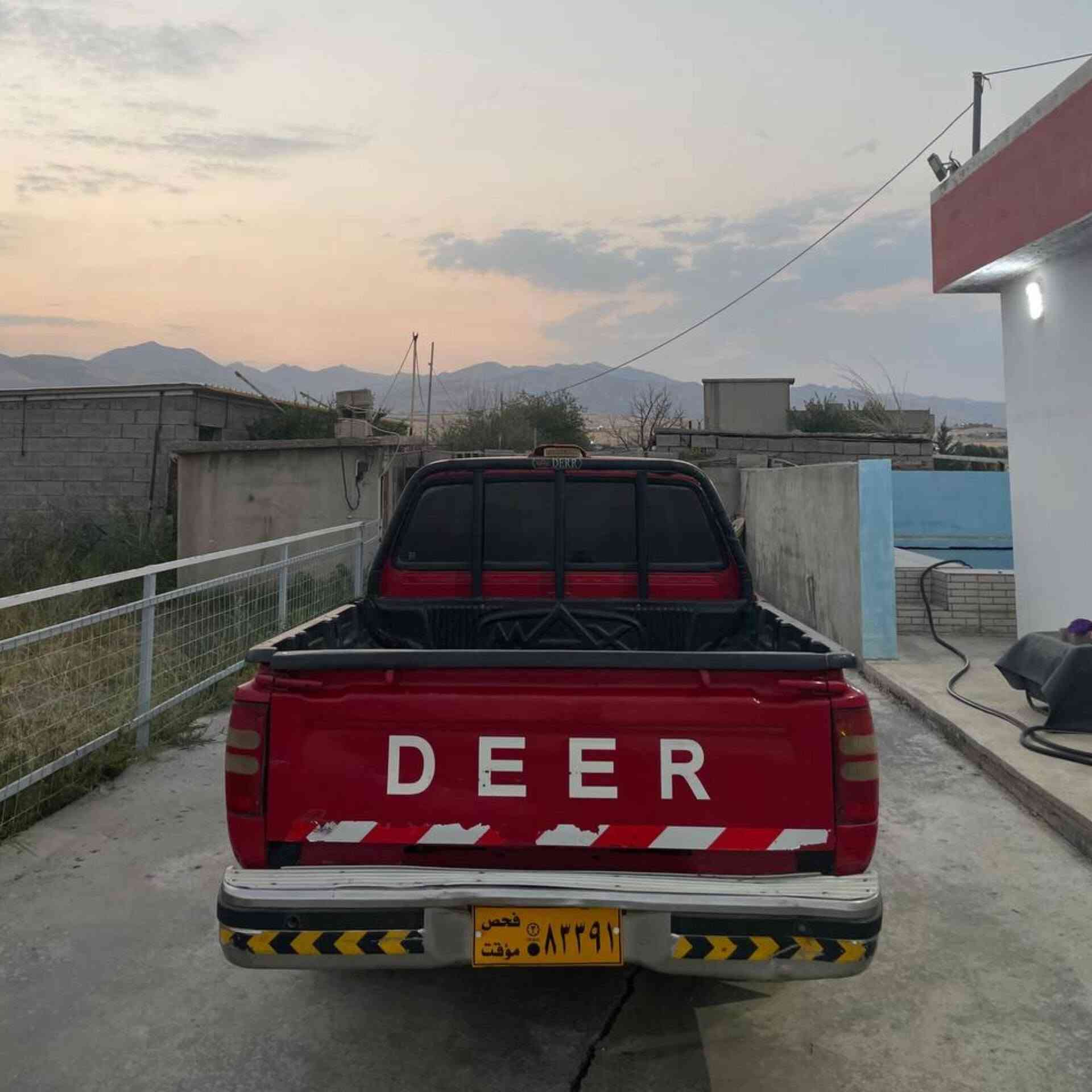 پیکاب دێر ٢٠٠٩ مەکینە بەخ
گێڕ و مەکینە و ئەکسڵ بە شەرت
بێ دەعم و لێدران بێ بۆیاخ
چوار تایەی نوێی لە ژێرە

داشبووڵ مەرزیە ناو فۆڕمیکا
چوار جام کارەبا و قفڵ مەرکەزی

سەیارەکە تا بڵێی بە هەڵمەت و بێ کێشەیە
تکایە موشتەری نیت سەرم مەیەشێنە

نرخی ٥٠ گەڵا و کەمێک مەجال
گۆڕینەوەش ئەکەم لەسەر دڵ گرتن

شوێن : قەڵادزێ
***********
