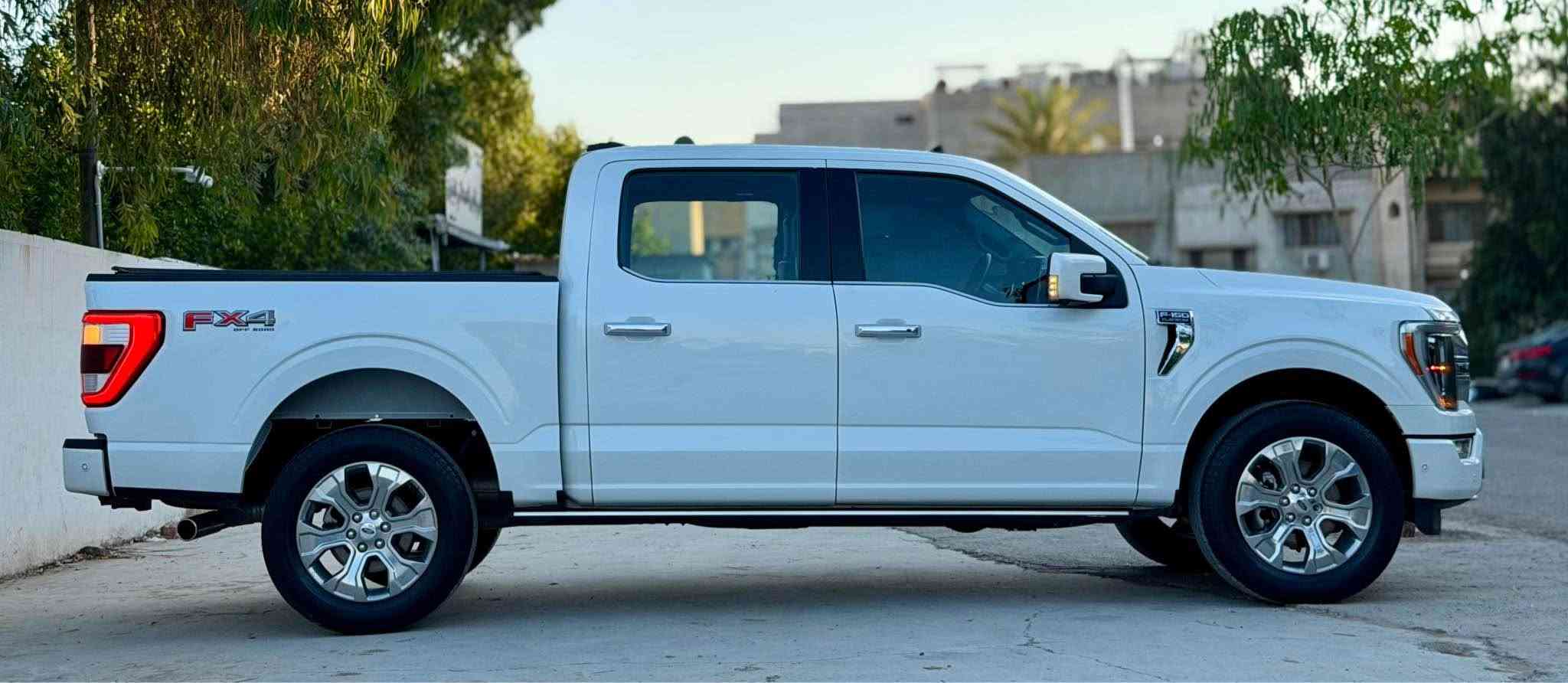 للاستفسار ***********
اليريد تكمله الصور يجي عل واتس 
السلام عليكم ( للبيع او مراوس  )
ford f150 platinum 
فورد F150  موديل 2023 بلاتنيوم 1/1 اعلى فئة فووووول 
رقم اربيل باسم شركة تحويل ثاني يوم او وكاله حاضر اني
الضرر ✅✅
بدي قصير المرغوب ✅✅
((((تخريب بجم مكفول ))) 
ماشية 28 الف ميل
ملاحضة السيارة بلاتنيوم اعلى مواصفات ال f150
المواصفات 1/1
بانوراما فتحة سقف 
5 كامرات 360 درجة
رادار امامي + جوانب + خلفي
بصمة ابواب + تشغيل + صندوق
كشنات جلد + كهرباء + ميموري خزن
كشنات تدفئة + تبريد ستيرن تدفئة
لايتات زينون دواره ويه فرة الستيرن
كير قلاب 10 نمر 
شاشة دجتال
حساسات امامي خلفي
ويل بلاتنيوم حجم 20 بلادي
فور ويل + مخارج كهرباء داخل وخارج
محرك 6/3.5T توين توربو 
نضام تحديد المسار
السيارة جديدة جدا واحلى من الصور واي نقص مابيها من كل النواحي وماشيه قليل مشي امريكا
ارضيات الشركة غراض الشركة موجودات كاملة 
مكاني بغداد شارع فلسطين
اي استفسار هذا رقمي
*********** بغداد, العراق
