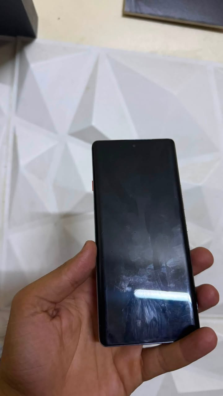 تكنو كامون 40 برو 5g للبيع
جهاز كلش نظيف بي شخط بالزجاج مابي ايشي موضح بالصور

سعر الجهاز 325 وبي محال كلش بسيط 
متواجد واتساب او اتصل ***********
