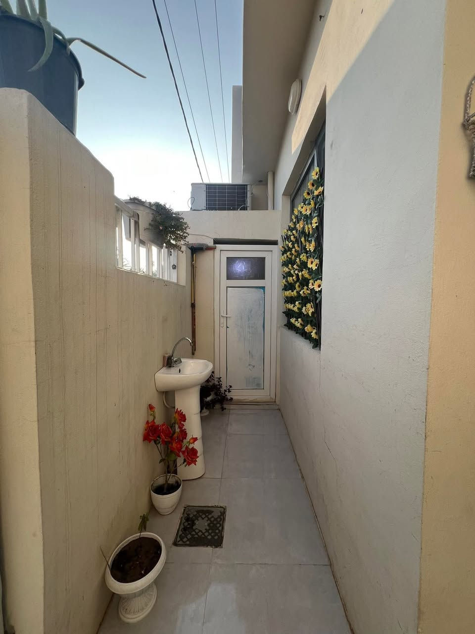 🏡 بيت للبيع – دارة كونارة 🏡

📍 الموقع: دارة كونارة
📐 المساحة: 75 متر
📝 نوع العقار: زراعي  سند 25 و مقدمين معامله طابو. 

✨ يتكون من:
• غرفتي نوم
• صالة
• مطبخ
• مجموعة صحية

🏠 بناء مرتب ومناسب للسكن

💰 السعر المطلوب: 45 مليون دينار
🔹 يوجد مجال بالسعر للجادين

📞 للاستفسار والتواصل:
***********
