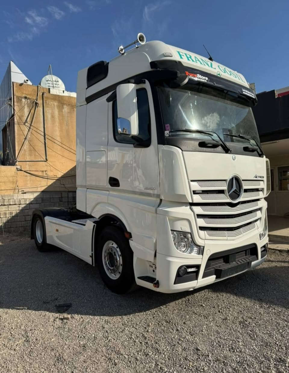 🚛 من ألمانيا إلى السليمانية 🇩🇪➡️🇮🇶
تستلم سيارتك في السليمانية

🔹 متوفر حالياً رأس تريلة مرسيدس أكتروس

⚪ اللون: أبيض
📅 الموديل: 2019
📍 العداد: 702 ألف كم
⚙️ المحرك: 58
✅ ريتايدر
✅ ستندر
✅ رقم كاتي
✅ أمامي هواء
✅ ويل كب

💵 السعر: 500 ورقة

✨ السيارة جديدة بمعنى الكلمة، مكفولة من الشخط، وحالتها ممتازة جداً.

📞 للاستفسار والحجز:
***********
أبو ميركل
