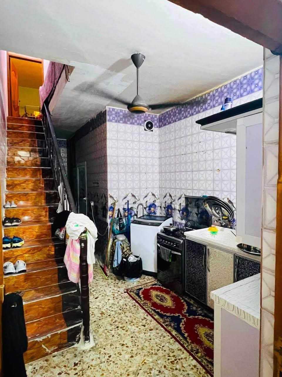 سلام عليكم
مشتمل للبيع في الشعب بالعقاري الثانيه مقابيل مدرسه التربيه عرض الشارع 15
تفاصيل البيت 
مساحه :66
واجهة: 3متر
نزال :22
البيت متأجر حالياً ب 500 بناء البيت 2018
يحتوي البيت على طرمه واستقبال وحولي ومطبخ و3غرف نوم و وصحيات عدد 2 وبالكون.
سعره 165 مليون وبيه مجال للشراي الجاد 
للاستفسار الاتصال على الرقم *********** وبيه واتساب
