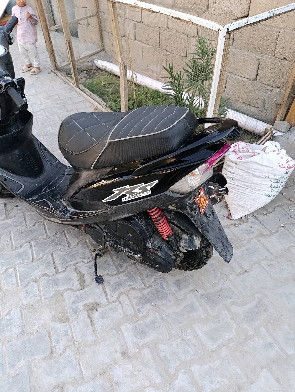 ماكس عدله كلمه من كلشي نقصها باتري بس الدراجه مفتوحه مره واحد بوشه 49 بيها سلف رياض اصلي وقبق ار جي اس هندر واحد شرط الدراجه نضيفه ملاح حلو كلشي ما ناقصها بس باتري كهربايت شغاله سعرها 525 وبيها مجال مكاني المطيحه