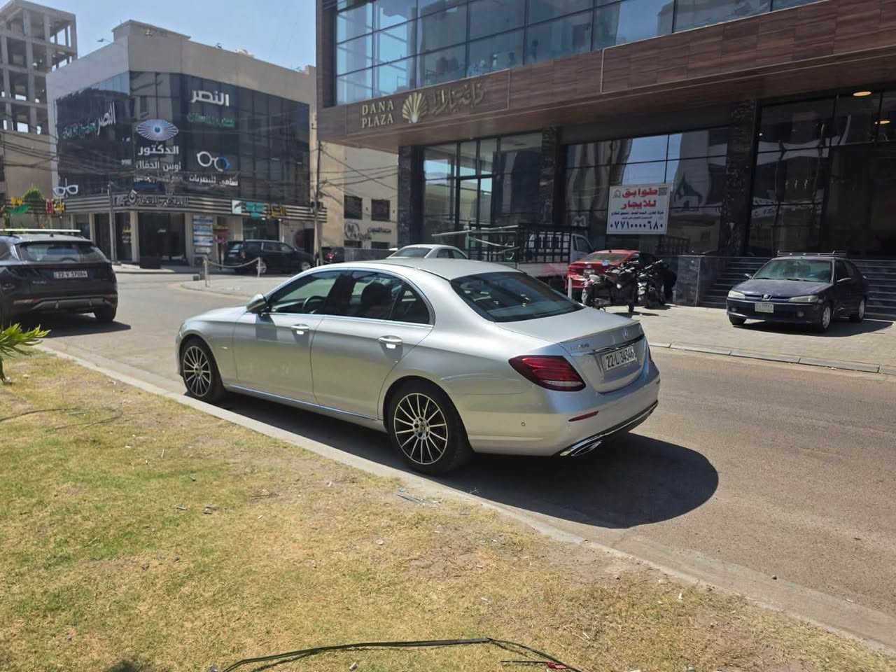 سلام عليكم
E250
موديل 2018
الي يريد جديد هاي السيارة استيراد خاص 
سيارة جديده على وضع الشركة  برغي ممفتوح بيها مكفولة حتى من الشخط لون او رقم مميز رقم أربيل  بااسمنا تحويل مباشر السيارة ماشية 103 كيلو او الموصفات معروفه يرادلها جريده كتابة 
سعرها 260 $ سته وعشرين الف دولار 
والله ماخذيها 33 الف دولار 
بالخير على ياخذها 
مكان السيارة بغداد الداودي  
***********
0790220015
‏@الجميع
