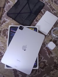 ايباد 11 برو M2 • ٢٥٦ جيجا • نضافه ١٠٠%