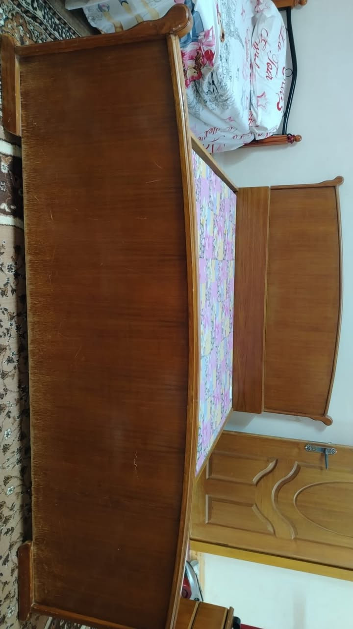 غرفة نوم صاج • نظيف جدا • للبيع