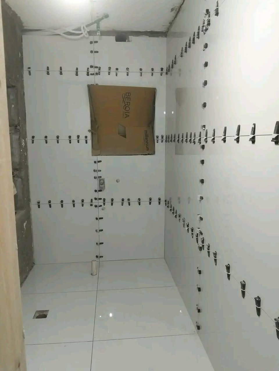 السلام عليكم خلفه سراميك والباخ شغل درجه اولى البصره 
***********

