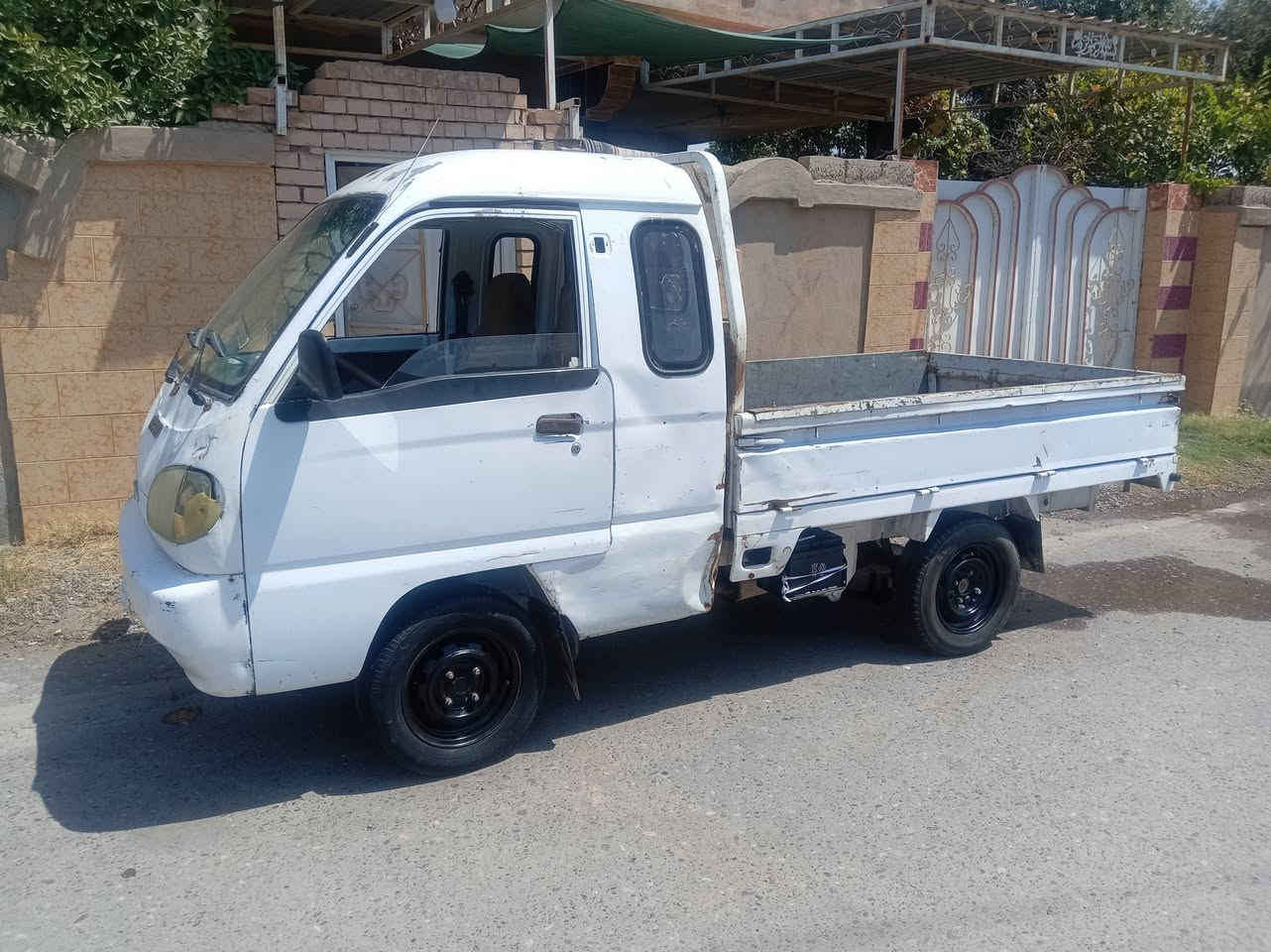 كيه فاوللبيع قماره وربع محرك نضيف كير صدر نضيف داخلها أوراق كامله نضيف يعوزها تكحيل شرط خياسات مابيها السعر١٣وبيها مجال المكان اشركاط الجميله الاتصال ***********
