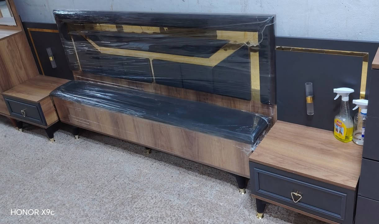 معرض مهند البجاري لبيع وشراء الغرف النوم التركيه المستخدم لدينا غرفه نوم تتكون من تسع قطع اللون رصاصي وجوزي نظافه الغرفه 100% عنوان المعرض موصل حي البكر قرب شارع الاطباء اي استفسار على الخاص *********** الكنتور ثمان ابواب
