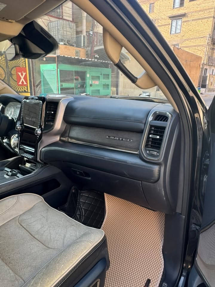 رام 🛑 Limited🛑 2020
محرك v8 هيمي 
🛑وارد خليجي 🛑
كفالة عامة .. رقم بغداد … 
⭕️السيارة مغلفة نانو ⭕️
للتواصل على رقم ***********
