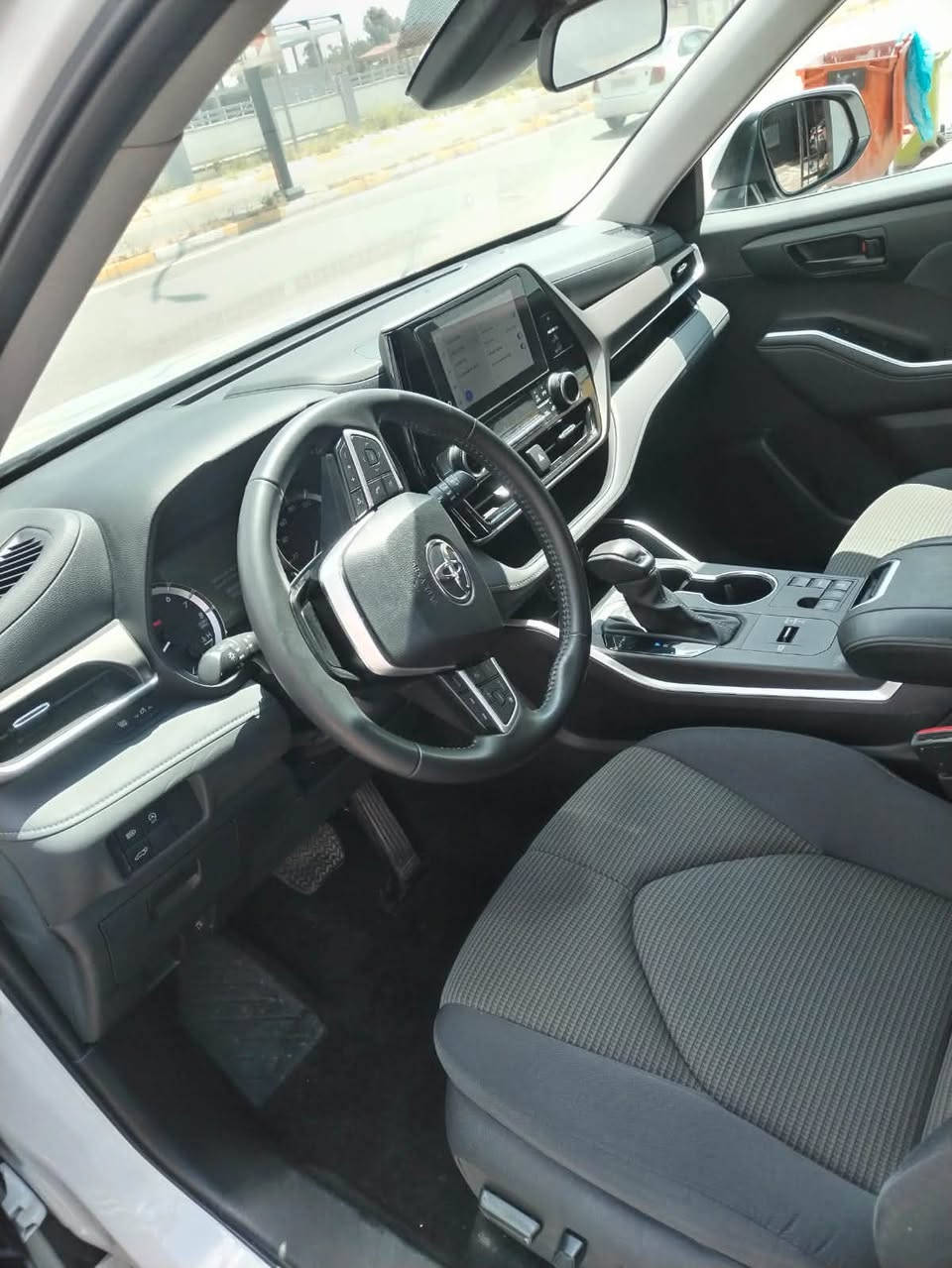 هايلندر موديل ٢٠٢٤
بانزين  le
ماشية ٢٢ الف ميل
رقم كركوك جديد وبأسمي 
مبدل بيها باب الصندوق وبونيد حادث خلفي مو امامي بدون دواخل بدون ايرباك السيارة حلوه ما تصرف عليها ربع 
السعر٢٦٥ ورقة وقابل للتفاوض 
مكان السيارة كركوك حويجة
***********
