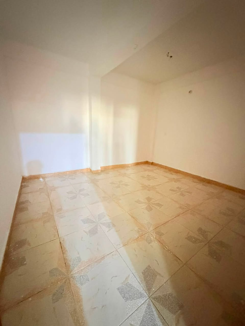 🔶(شقه طابق ثاني للايجار)🏡✅//موقع تجاري //
🔹(الموقع شارع التجاري مقابل معهد النفط)

🔸(تحتوي على/ غرفتين منام/ صاله/ مطبخ / صحيات /  )

✔️✔️ المساحة (120) متر

 // سعر الاجار (650)//تصلح لشركات او المكاتب //

🔻(عنوان شركة الجوادين للاستثمار العقاري )
 ( /الجنينه /نهاية /شارع المصلحه / قرب سوق الجبيلة ) 

للطلب والاستفسار الاتصال على الارقام التالية //

واتساب +اتصال ***********
واتساب + اتصال ***********
