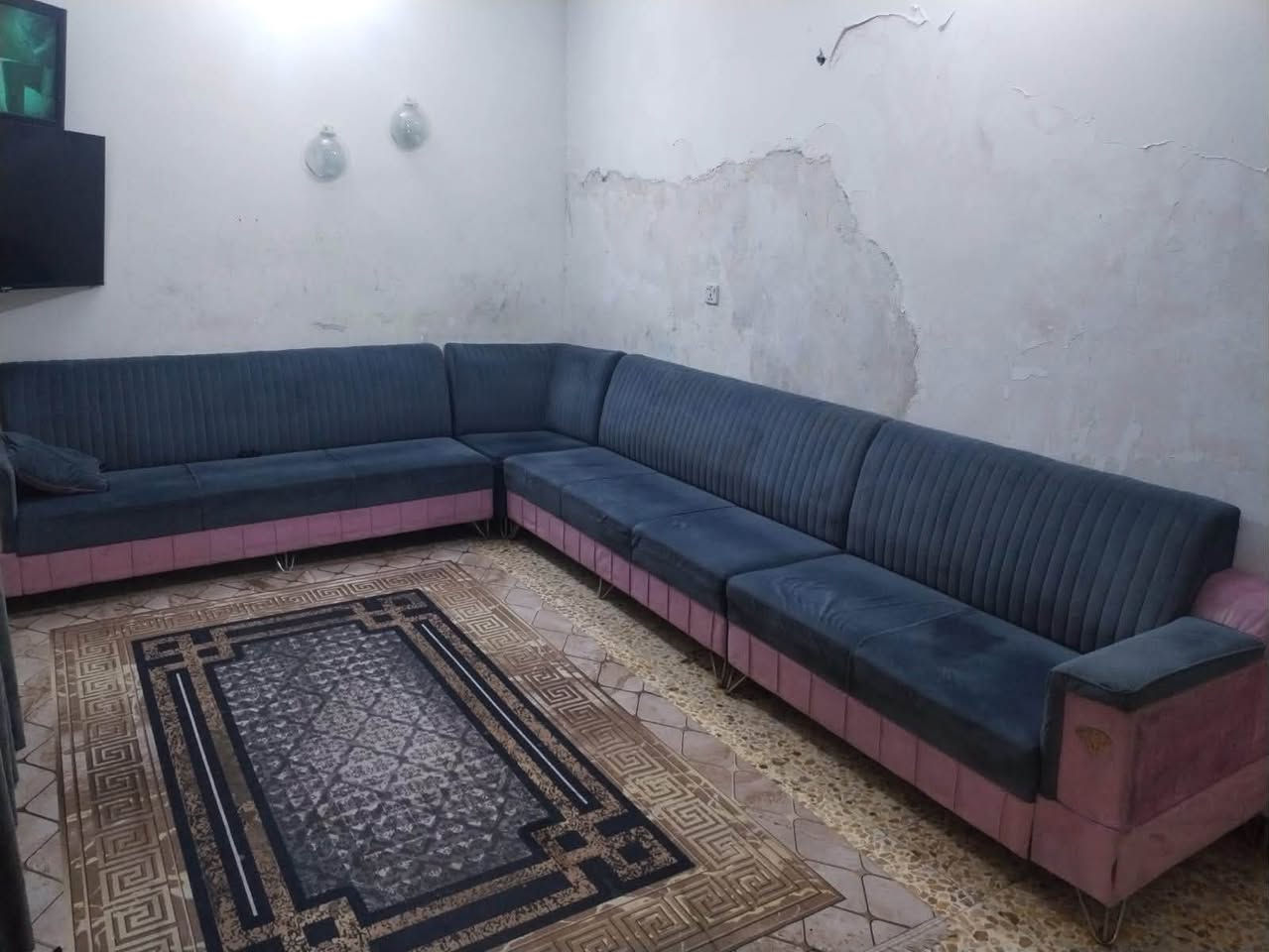 ديوان ١٠ مقاعد • مرايا وميز • بغداد الحريه